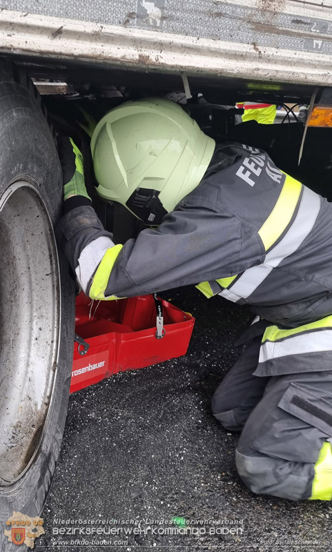 20250125_LKW-Unfall mit Gefahrgut auf der A21 bei Heiligenkreuz Foto: Stefan Schneider BFKDO BADEN 20250125_LKW-Unfall mit Gefahrgut auf der A21 bei Heiligenkreuz Foto: Stefan Schneider BFKDO BADEN