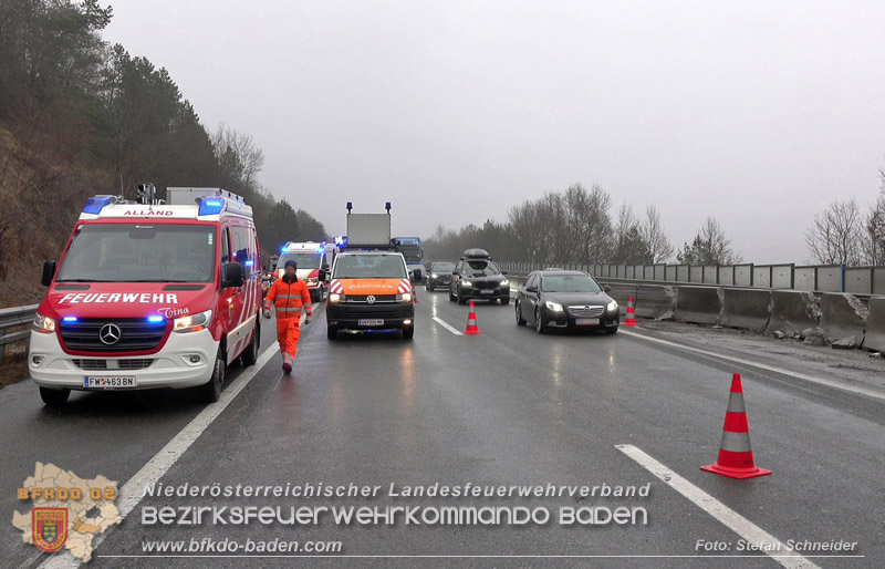 20250125_LKW-Unfall mit Gefahrgut auf der A21 bei Heiligenkreuz Foto: Stefan Schneider BFKDO BADEN 20250125_LKW-Unfall mit Gefahrgut auf der A21 bei Heiligenkreuz Foto: Stefan Schneider BFKDO BADEN