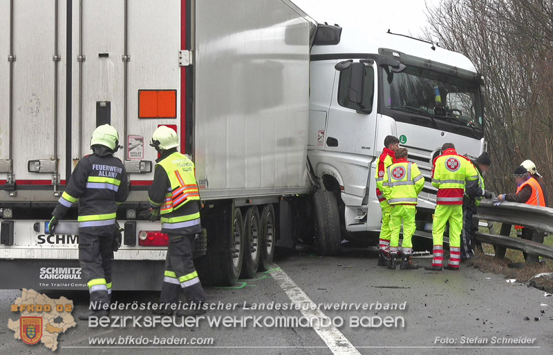 20250125_LKW-Unfall mit Gefahrgut auf der A21 bei Heiligenkreuz Foto: Stefan Schneider BFKDO BADEN 20250125_LKW-Unfall mit Gefahrgut auf der A21 bei Heiligenkreuz Foto: Stefan Schneider BFKDO BADEN