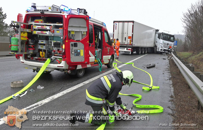 20250125_LKW-Unfall mit Gefahrgut auf der A21 bei Heiligenkreuz Foto: Stefan Schneider BFKDO BADEN 20250125_LKW-Unfall mit Gefahrgut auf der A21 bei Heiligenkreuz Foto: Stefan Schneider BFKDO BADEN