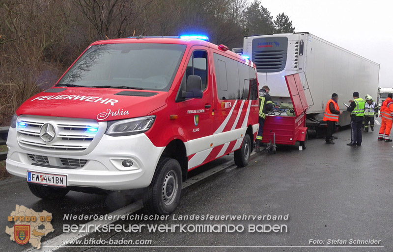 20250125_LKW-Unfall mit Gefahrgut auf der A21 bei Heiligenkreuz Foto: Stefan Schneider BFKDO BADEN 20250125_LKW-Unfall mit Gefahrgut auf der A21 bei Heiligenkreuz Foto: Stefan Schneider BFKDO BADEN