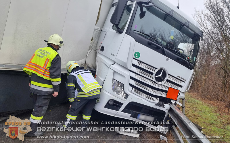 20250125_LKW-Unfall mit Gefahrgut auf der A21 bei Heiligenkreuz Foto: Stefan Schneider BFKDO BADEN 20250125_LKW-Unfall mit Gefahrgut auf der A21 bei Heiligenkreuz Foto: Stefan Schneider BFKDO BADEN