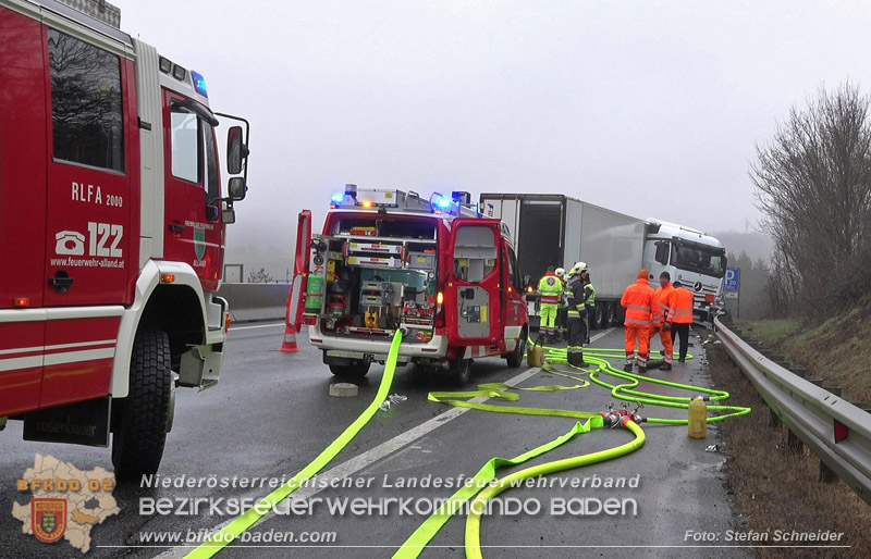 20250125_LKW-Unfall mit Gefahrgut auf der A21 bei Heiligenkreuz Foto: Stefan Schneider BFKDO BADEN 20250125_LKW-Unfall mit Gefahrgut auf der A21 bei Heiligenkreuz Foto: Stefan Schneider BFKDO BADEN