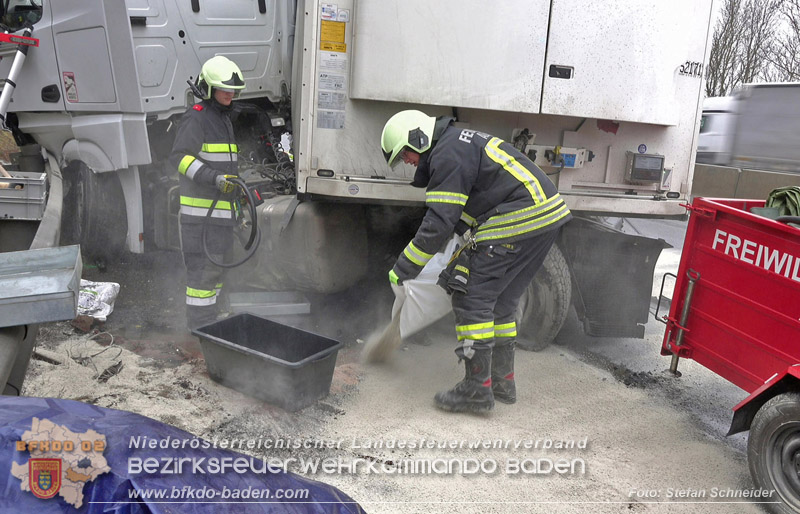 20250125_LKW-Unfall mit Gefahrgut auf der A21 bei Heiligenkreuz Foto: Stefan Schneider BFKDO BADEN 20250125_LKW-Unfall mit Gefahrgut auf der A21 bei Heiligenkreuz Foto: Stefan Schneider BFKDO BADEN
