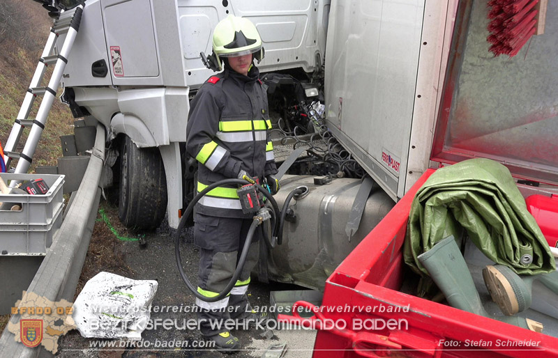 20250125_LKW-Unfall mit Gefahrgut auf der A21 bei Heiligenkreuz Foto: Stefan Schneider BFKDO BADEN 20250125_LKW-Unfall mit Gefahrgut auf der A21 bei Heiligenkreuz Foto: Stefan Schneider BFKDO BADEN