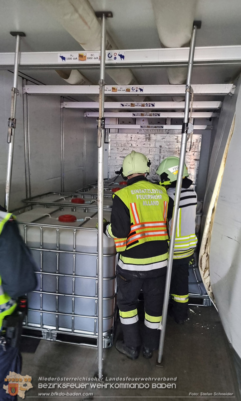 20250125_LKW-Unfall mit Gefahrgut auf der A21 bei Heiligenkreuz Foto: Stefan Schneider BFKDO BADEN 20250125_LKW-Unfall mit Gefahrgut auf der A21 bei Heiligenkreuz Foto: Stefan Schneider BFKDO BADEN