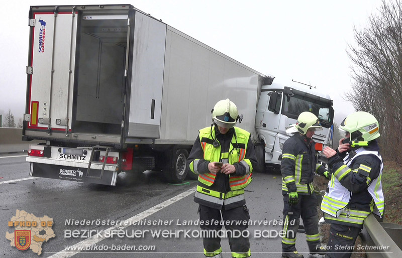 20250125_LKW-Unfall mit Gefahrgut auf der A21 bei Heiligenkreuz Foto: Stefan Schneider BFKDO BADEN 20250125_LKW-Unfall mit Gefahrgut auf der A21 bei Heiligenkreuz Foto: Stefan Schneider BFKDO BADEN