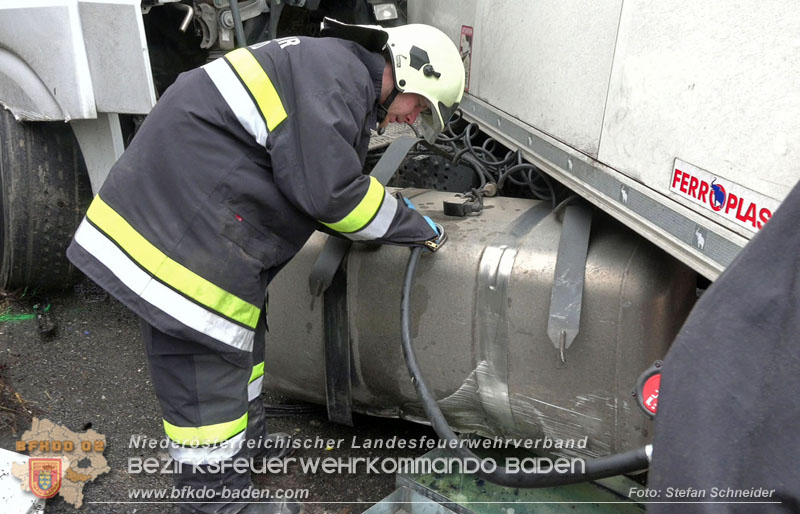 20250125_LKW-Unfall mit Gefahrgut auf der A21 bei Heiligenkreuz Foto: Stefan Schneider BFKDO BADEN 20250125_LKW-Unfall mit Gefahrgut auf der A21 bei Heiligenkreuz Foto: Stefan Schneider BFKDO BADEN