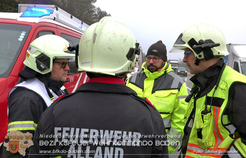 20250125_LKW-Unfall mit Gefahrgut auf der A21 bei Heiligenkreuz Foto: Stefan Schneider BFKDO BADEN 20250125_LKW-Unfall mit Gefahrgut auf der A21 bei Heiligenkreuz Foto: Stefan Schneider BFKDO BADEN