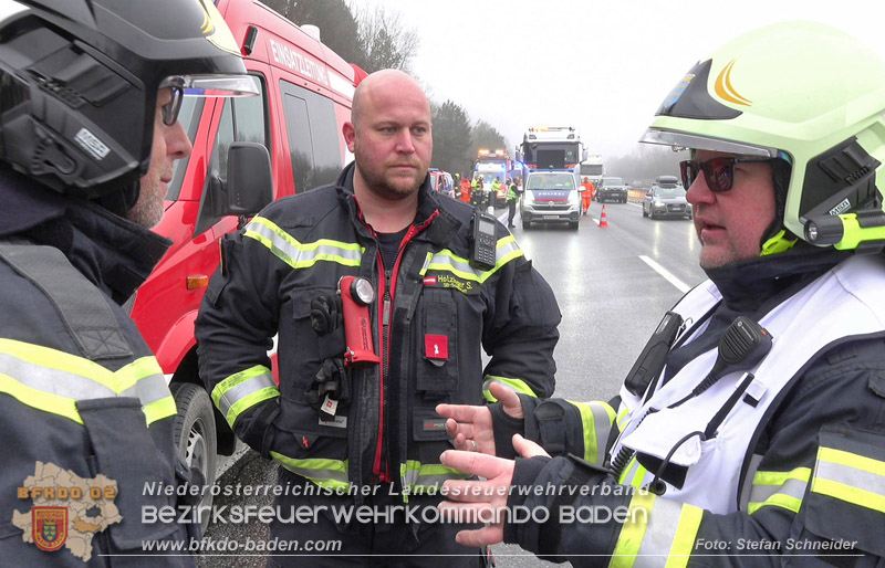 20250125_LKW-Unfall mit Gefahrgut auf der A21 bei Heiligenkreuz Foto: Stefan Schneider BFKDO BADEN 20250125_LKW-Unfall mit Gefahrgut auf der A21 bei Heiligenkreuz Foto: Stefan Schneider BFKDO BADEN