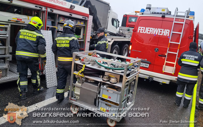 20250125_LKW-Unfall mit Gefahrgut auf der A21 bei Heiligenkreuz Foto: Stefan Schneider BFKDO BADEN 20250125_LKW-Unfall mit Gefahrgut auf der A21 bei Heiligenkreuz Foto: Stefan Schneider BFKDO BADEN