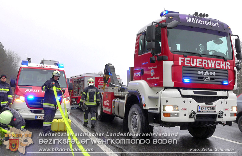 20250125_LKW-Unfall mit Gefahrgut auf der A21 bei Heiligenkreuz Foto: Stefan Schneider BFKDO BADEN 20250125_LKW-Unfall mit Gefahrgut auf der A21 bei Heiligenkreuz Foto: Stefan Schneider BFKDO BADEN