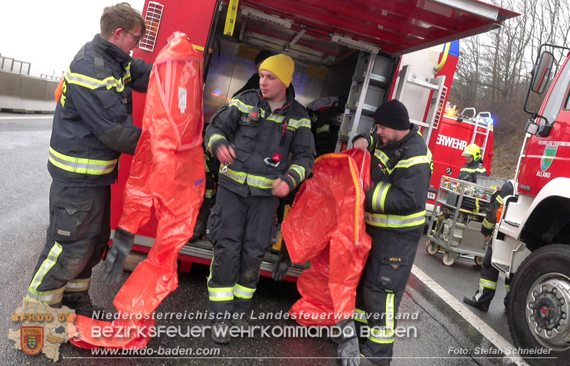 20250125_LKW-Unfall mit Gefahrgut auf der A21 bei Heiligenkreuz Foto: Stefan Schneider BFKDO BADEN 20250125_LKW-Unfall mit Gefahrgut auf der A21 bei Heiligenkreuz Foto: Stefan Schneider BFKDO BADEN