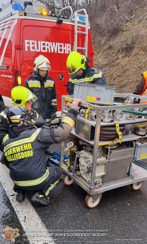 20250125_LKW-Unfall mit Gefahrgut auf der A21 bei Heiligenkreuz Foto: Stefan Schneider BFKDO BADEN 20250125_LKW-Unfall mit Gefahrgut auf der A21 bei Heiligenkreuz Foto: Stefan Schneider BFKDO BADEN
