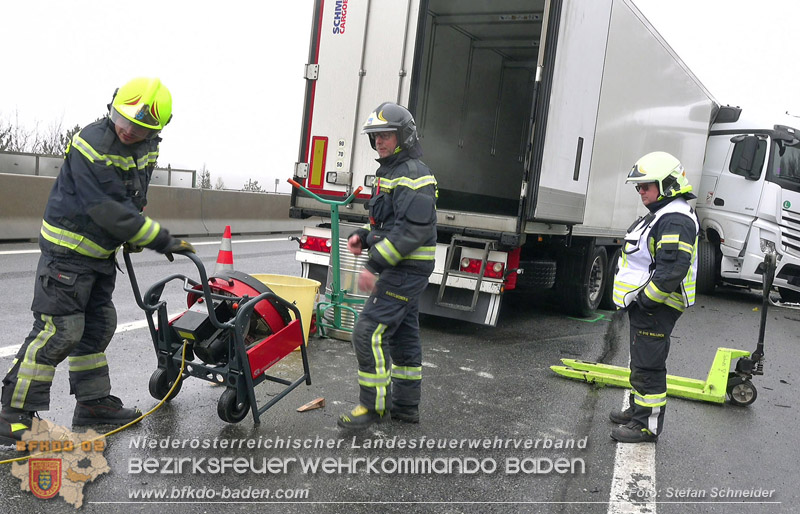 20250125_LKW-Unfall mit Gefahrgut auf der A21 bei Heiligenkreuz Foto: Stefan Schneider BFKDO BADEN 20250125_LKW-Unfall mit Gefahrgut auf der A21 bei Heiligenkreuz Foto: Stefan Schneider BFKDO BADEN