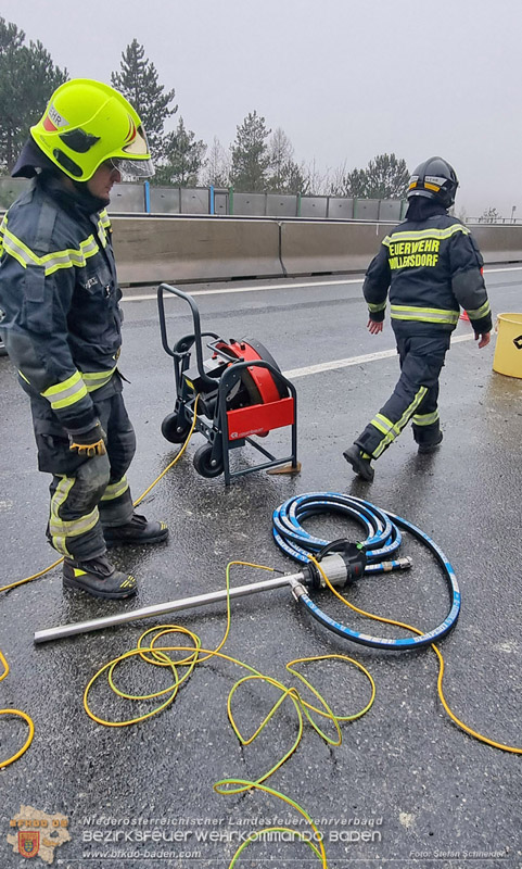 20250125_LKW-Unfall mit Gefahrgut auf der A21 bei Heiligenkreuz Foto: Stefan Schneider BFKDO BADEN 20250125_LKW-Unfall mit Gefahrgut auf der A21 bei Heiligenkreuz Foto: Stefan Schneider BFKDO BADEN
