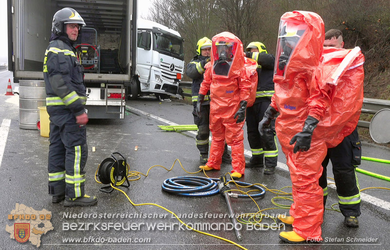 20250125_LKW-Unfall mit Gefahrgut auf der A21 bei Heiligenkreuz Foto: Stefan Schneider BFKDO BADEN 20250125_LKW-Unfall mit Gefahrgut auf der A21 bei Heiligenkreuz Foto: Stefan Schneider BFKDO BADEN