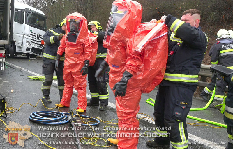 20250125_LKW-Unfall mit Gefahrgut auf der A21 bei Heiligenkreuz Foto: Stefan Schneider BFKDO BADEN 20250125_LKW-Unfall mit Gefahrgut auf der A21 bei Heiligenkreuz Foto: Stefan Schneider BFKDO BADEN