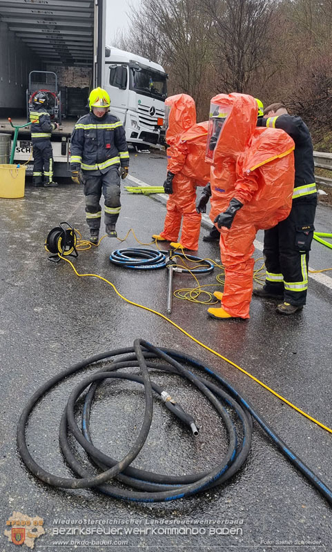 20250125_LKW-Unfall mit Gefahrgut auf der A21 bei Heiligenkreuz Foto: Stefan Schneider BFKDO BADEN 20250125_LKW-Unfall mit Gefahrgut auf der A21 bei Heiligenkreuz Foto: Stefan Schneider BFKDO BADEN