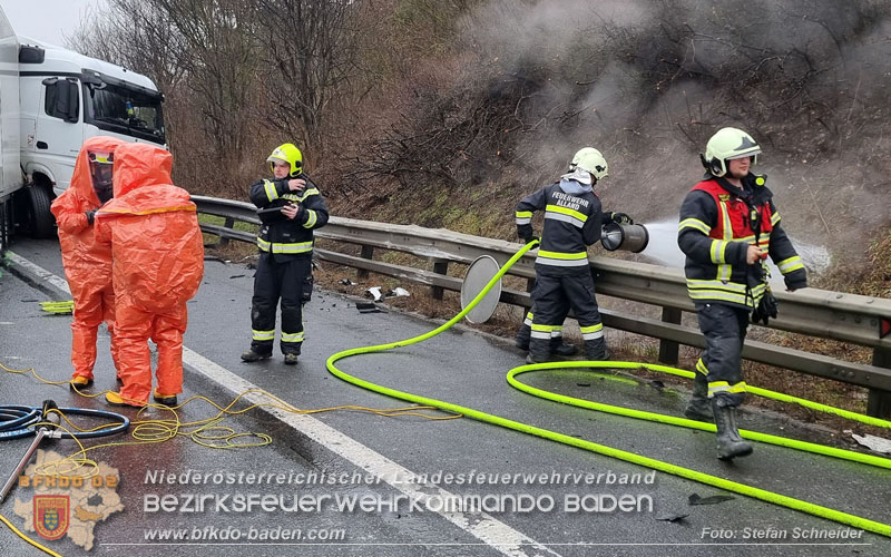 20250125_LKW-Unfall mit Gefahrgut auf der A21 bei Heiligenkreuz Foto: Stefan Schneider BFKDO BADEN 20250125_LKW-Unfall mit Gefahrgut auf der A21 bei Heiligenkreuz Foto: Stefan Schneider BFKDO BADEN