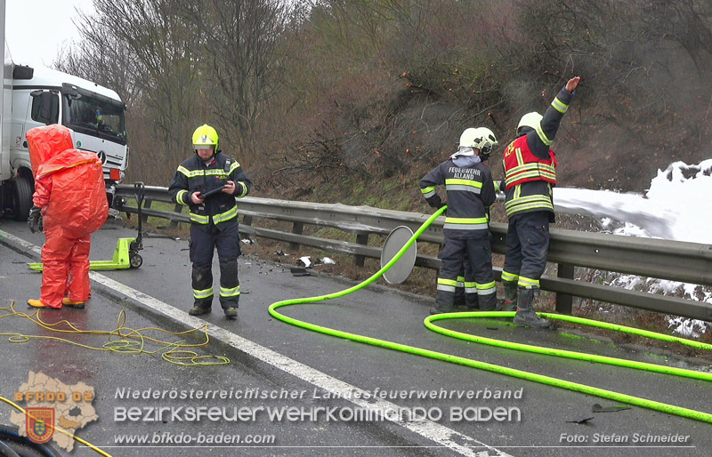 20250125_LKW-Unfall mit Gefahrgut auf der A21 bei Heiligenkreuz Foto: Stefan Schneider BFKDO BADEN 20250125_LKW-Unfall mit Gefahrgut auf der A21 bei Heiligenkreuz Foto: Stefan Schneider BFKDO BADEN