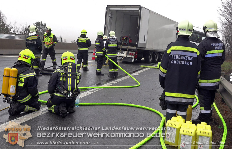 20250125_LKW-Unfall mit Gefahrgut auf der A21 bei Heiligenkreuz Foto: Stefan Schneider BFKDO BADEN 20250125_LKW-Unfall mit Gefahrgut auf der A21 bei Heiligenkreuz Foto: Stefan Schneider BFKDO BADEN