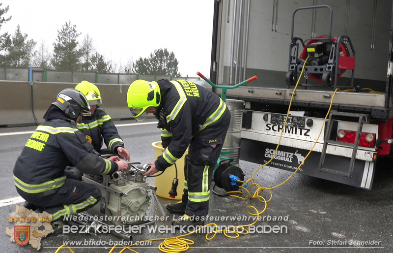 20250125_LKW-Unfall mit Gefahrgut auf der A21 bei Heiligenkreuz Foto: Stefan Schneider BFKDO BADEN 20250125_LKW-Unfall mit Gefahrgut auf der A21 bei Heiligenkreuz Foto: Stefan Schneider BFKDO BADEN