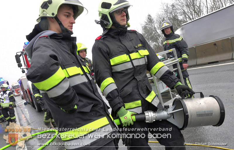 20250125_LKW-Unfall mit Gefahrgut auf der A21 bei Heiligenkreuz Foto: Stefan Schneider BFKDO BADEN 20250125_LKW-Unfall mit Gefahrgut auf der A21 bei Heiligenkreuz Foto: Stefan Schneider BFKDO BADEN