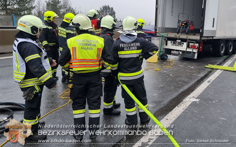 20250125_LKW-Unfall mit Gefahrgut auf der A21 bei Heiligenkreuz Foto: Stefan Schneider BFKDO BADEN 20250125_LKW-Unfall mit Gefahrgut auf der A21 bei Heiligenkreuz Foto: Stefan Schneider BFKDO BADEN