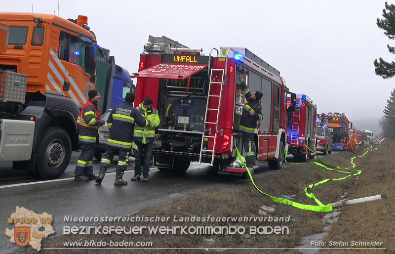 20250125_LKW-Unfall mit Gefahrgut auf der A21 bei Heiligenkreuz Foto: Stefan Schneider BFKDO BADEN 20250125_LKW-Unfall mit Gefahrgut auf der A21 bei Heiligenkreuz Foto: Stefan Schneider BFKDO BADEN