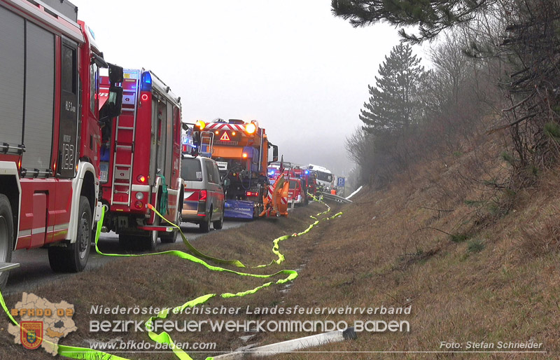 20250125_LKW-Unfall mit Gefahrgut auf der A21 bei Heiligenkreuz Foto: Stefan Schneider BFKDO BADEN 20250125_LKW-Unfall mit Gefahrgut auf der A21 bei Heiligenkreuz Foto: Stefan Schneider BFKDO BADEN