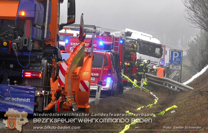 20250125_LKW-Unfall mit Gefahrgut auf der A21 bei Heiligenkreuz Foto: Stefan Schneider BFKDO BADEN 20250125_LKW-Unfall mit Gefahrgut auf der A21 bei Heiligenkreuz Foto: Stefan Schneider BFKDO BADEN