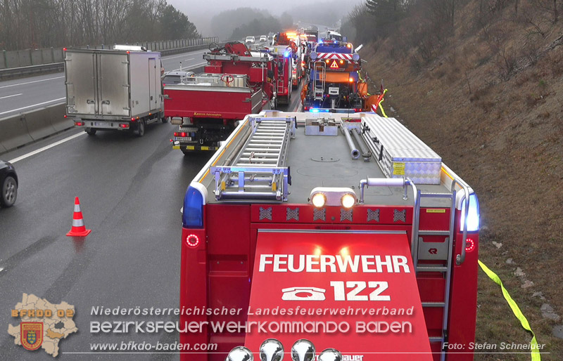 20250125_LKW-Unfall mit Gefahrgut auf der A21 bei Heiligenkreuz Foto: Stefan Schneider BFKDO BADEN 20250125_LKW-Unfall mit Gefahrgut auf der A21 bei Heiligenkreuz Foto: Stefan Schneider BFKDO BADEN