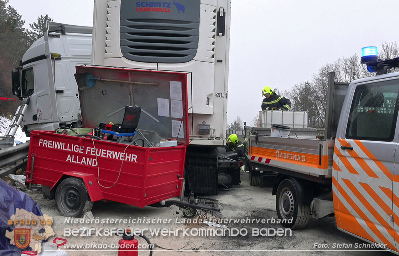 20250125_LKW-Unfall mit Gefahrgut auf der A21 bei Heiligenkreuz Foto: Stefan Schneider BFKDO BADEN 20250125_LKW-Unfall mit Gefahrgut auf der A21 bei Heiligenkreuz Foto: Stefan Schneider BFKDO BADEN