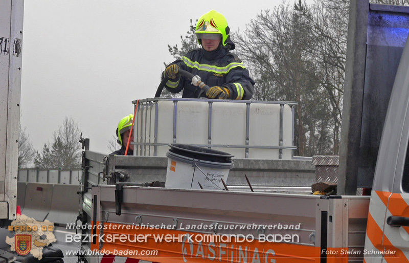 20250125_LKW-Unfall mit Gefahrgut auf der A21 bei Heiligenkreuz Foto: Stefan Schneider BFKDO BADEN 20250125_LKW-Unfall mit Gefahrgut auf der A21 bei Heiligenkreuz Foto: Stefan Schneider BFKDO BADEN
