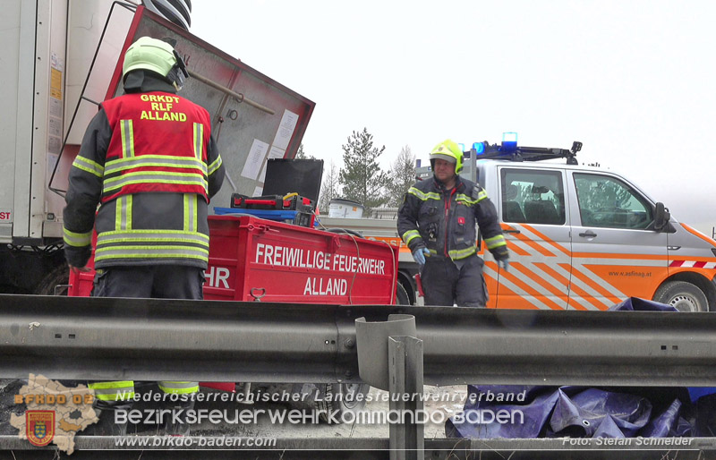 20250125_LKW-Unfall mit Gefahrgut auf der A21 bei Heiligenkreuz Foto: Stefan Schneider BFKDO BADEN 20250125_LKW-Unfall mit Gefahrgut auf der A21 bei Heiligenkreuz Foto: Stefan Schneider BFKDO BADEN