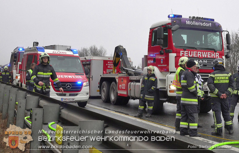 20250125_LKW-Unfall mit Gefahrgut auf der A21 bei Heiligenkreuz Foto: Stefan Schneider BFKDO BADEN 20250125_LKW-Unfall mit Gefahrgut auf der A21 bei Heiligenkreuz Foto: Stefan Schneider BFKDO BADEN