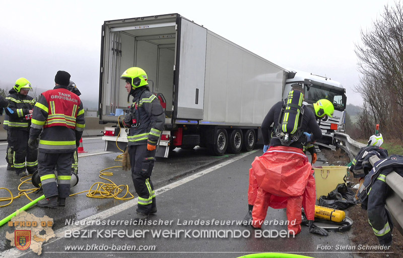 20250125_LKW-Unfall mit Gefahrgut auf der A21 bei Heiligenkreuz Foto: Stefan Schneider BFKDO BADEN 20250125_LKW-Unfall mit Gefahrgut auf der A21 bei Heiligenkreuz Foto: Stefan Schneider BFKDO BADEN