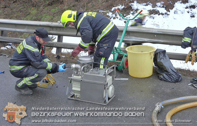 20250125_LKW-Unfall mit Gefahrgut auf der A21 bei Heiligenkreuz Foto: Stefan Schneider BFKDO BADEN 20250125_LKW-Unfall mit Gefahrgut auf der A21 bei Heiligenkreuz Foto: Stefan Schneider BFKDO BADEN