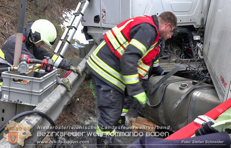 20250125_LKW-Unfall mit Gefahrgut auf der A21 bei Heiligenkreuz Foto: Stefan Schneider BFKDO BADEN 20250125_LKW-Unfall mit Gefahrgut auf der A21 bei Heiligenkreuz Foto: Stefan Schneider BFKDO BADEN