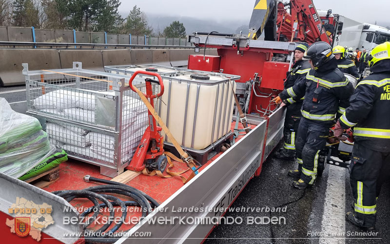 20250125_LKW-Unfall mit Gefahrgut auf der A21 bei Heiligenkreuz Foto: Stefan Schneider BFKDO BADEN 20250125_LKW-Unfall mit Gefahrgut auf der A21 bei Heiligenkreuz Foto: Stefan Schneider BFKDO BADEN