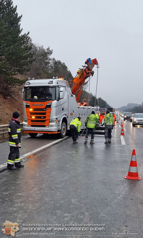 20250125_LKW-Unfall mit Gefahrgut auf der A21 bei Heiligenkreuz Foto: Stefan Schneider BFKDO BADEN 20250125_LKW-Unfall mit Gefahrgut auf der A21 bei Heiligenkreuz Foto: Stefan Schneider BFKDO BADEN