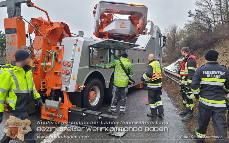 20250125_LKW-Unfall mit Gefahrgut auf der A21 bei Heiligenkreuz Foto: Stefan Schneider BFKDO BADEN 20250125_LKW-Unfall mit Gefahrgut auf der A21 bei Heiligenkreuz Foto: Stefan Schneider BFKDO BADEN
