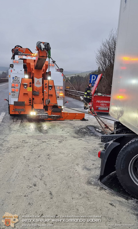 20250125_LKW-Unfall mit Gefahrgut auf der A21 bei Heiligenkreuz Foto: Stefan Schneider BFKDO BADEN 20250125_LKW-Unfall mit Gefahrgut auf der A21 bei Heiligenkreuz Foto: Stefan Schneider BFKDO BADEN
