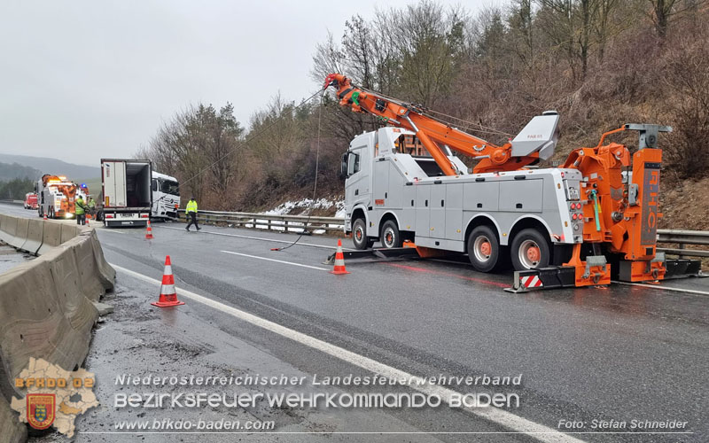 20250125_LKW-Unfall mit Gefahrgut auf der A21 bei Heiligenkreuz Foto: Stefan Schneider BFKDO BADEN 20250125_LKW-Unfall mit Gefahrgut auf der A21 bei Heiligenkreuz Foto: Stefan Schneider BFKDO BADEN