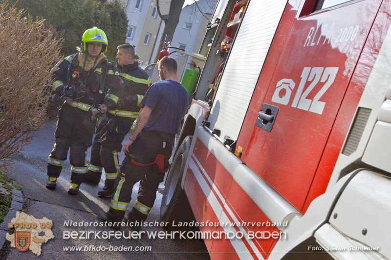 20250127 Brand im Stiegenhaus einer mehrstöckigen Wohnhausanlage in Traiskirchen Wienersdorf   Foto: Stefan Schneider BFKDO BADEN