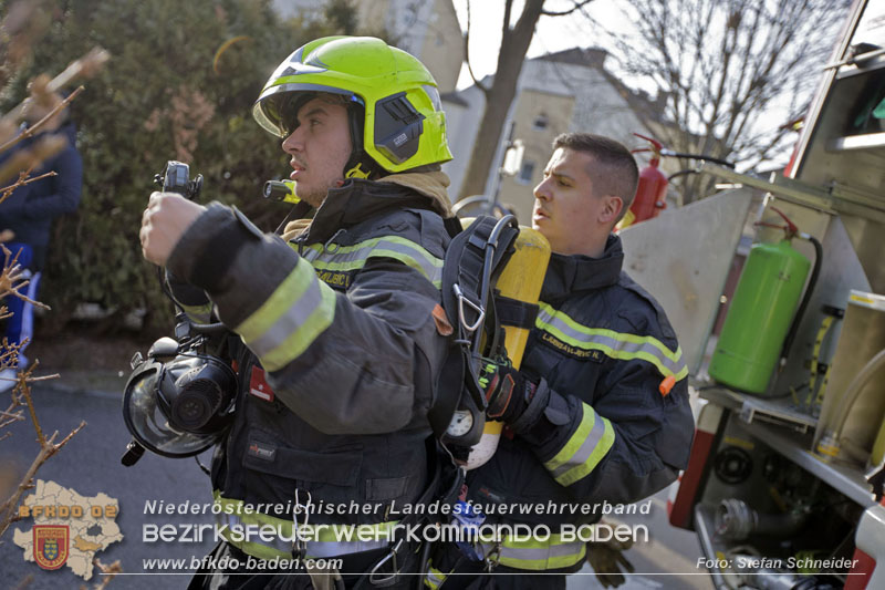 20250127 Brand im Stiegenhaus einer mehrstöckigen Wohnhausanlage in Traiskirchen Wienersdorf   Foto: Stefan Schneider BFKDO BADEN