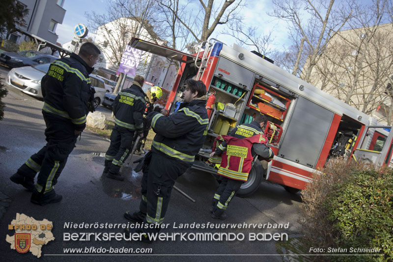 20250127 Brand im Stiegenhaus einer mehrstöckigen Wohnhausanlage in Traiskirchen Wienersdorf   Foto: Stefan Schneider BFKDO BADEN