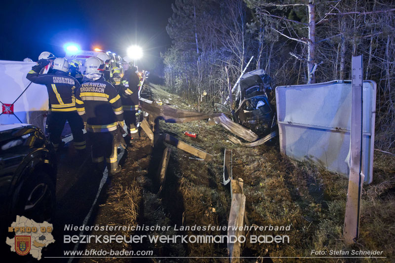 20250127_Schwerverletzter nach Horrorcrash auf der A21 bei Heiligenkreuz Bezirk Baden Foto: Stefan Schneider BFKDO BADEN 20250127_Schwerverletzter nach Horrorcrash auf der A21 bei Heiligenkreuz Bezirk Baden Foto: Stefan Schneider BFKDO BADEN