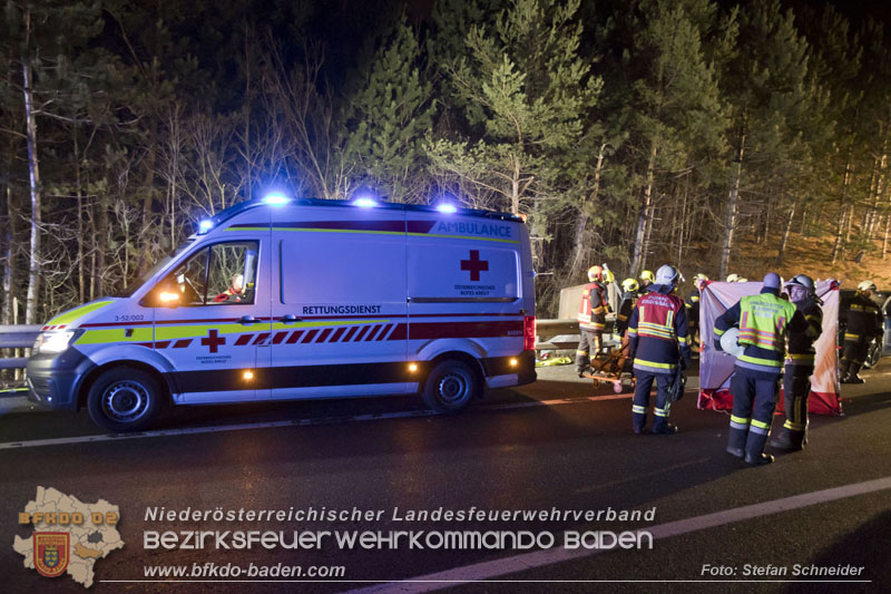 20250127_Schwerverletzter nach Horrorcrash auf der A21 bei Heiligenkreuz Bezirk Baden Foto: Stefan Schneider BFKDO BADEN 20250127_Schwerverletzter nach Horrorcrash auf der A21 bei Heiligenkreuz Bezirk Baden Foto: Stefan Schneider BFKDO BADEN